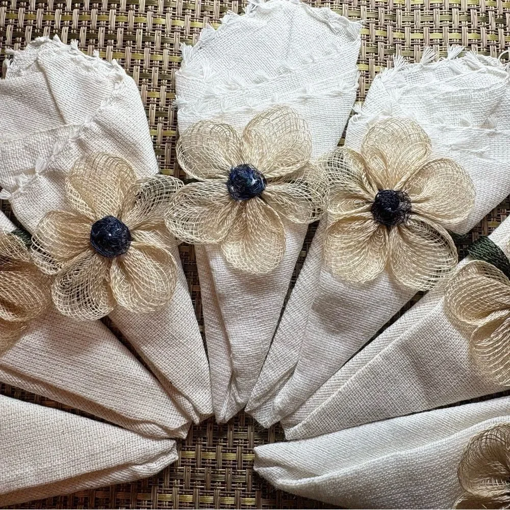 Set of 6 Cocktail Napkins with Removable Floral Napkin Rings + 1 Spare. Unused
